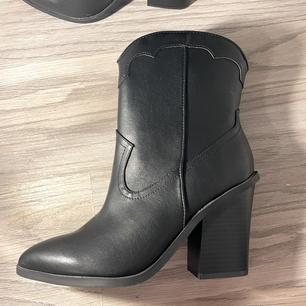LC Lauren Conrad Black Western Zip Up Booties